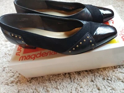 Zapatos de salón de colección California Magdesians Sammy negros niño/gamuza/patente 8 M tacón para mujer Foto 1 de 4