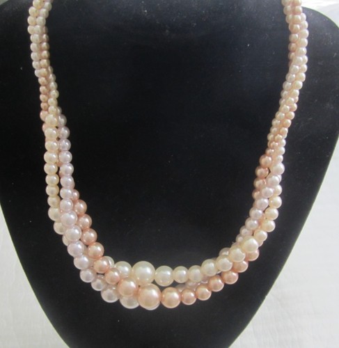 VETEMENTS Collana 3 fili di perline #gioielli #moda #collana