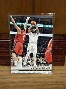 2024-25 Panini fotogénico Anthony Davis #48 - Imagen 1 de 2
