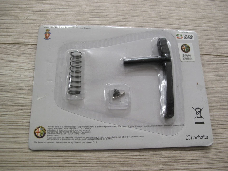 ALFA ROMEO GIULIA SUPER 1600 CARABINIERI HACHETTE 1/8 SPARE PARTS PARTI #35 - Immagine 1 di 1