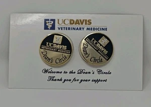 Juego de prendedores de solapa de donante círculo de decano de medicina veterinaria UC Davis dorado azul universidad - Imagen 1 de 4