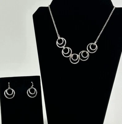 Juego de collar y pendiente círculo de plata Liz Claiborne círculos concéntricos dobles Foto 1 de 4