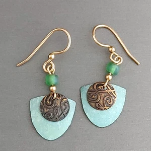 Vintage Light Green Earrings Gold Tone Wires Dangles 80’s 90’s Artisan 1.5” - Picture 1 of 6