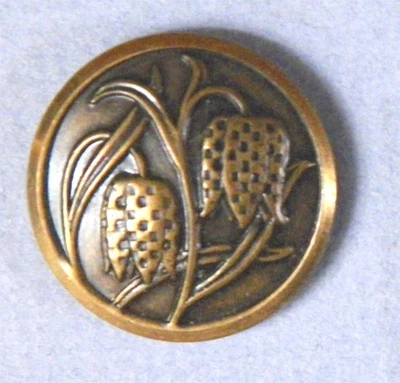 Bb CHECKER LILY BOTÓN METAL AMARILLO TINTADO mediano Foto 1 de 2