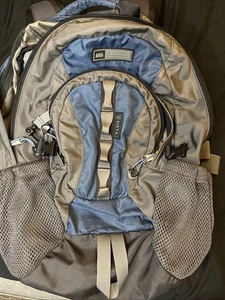 REI Vista 25L Zaino Daypack Escursionismo 3L Idratazione Vescica Compatibile Blu/Grigio - Foto 1 di 16