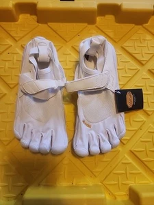 Vibram Fivefingers KSO Vintage White Womans 21W1410 Size 7.5-8 - Picture 1 of 8