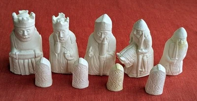 Medieval 8, Chess latex moulds. set of 9  - Image 1 of 4