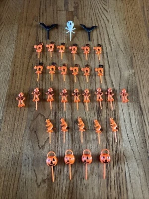 Lote de 33 selecciones de cupcakes de plástico vintage de Halloween gatos espantapájaros bruja calabazas Foto 1 de 4