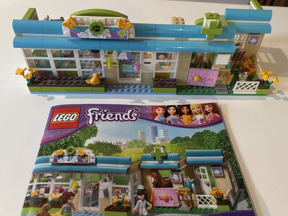Juego de clínica veterinaria Lego Friends Heartlake Foto 1 de 4