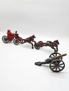 Antico pompiere metallo ghisa 4 cavalli trainato camion dei pompieri cannone giocattolo vintage uomo - Foto 1 di 13