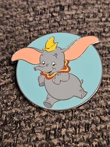 2024 Walt Disney Parks DUMBO The Mickey Mouse Club Mystery Pin - Bild 1 von 2