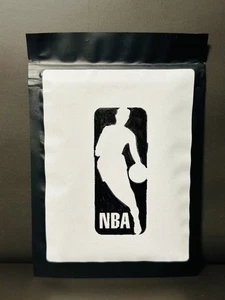2025 Topps NBA Basketball Mystery Card Pack - 5 Karten inklusive Ihrer Favoriten! - Bild 1 von 1