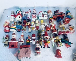 Lotto piccoli addobbi natalizi vintage in legno dipinti a mano decorazioni - Foto 1 di 4