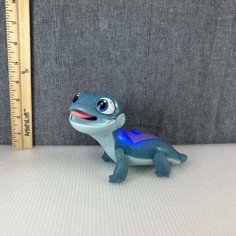 Disney Frozen 2 Fire Spirit's Snowy Snack  Salamander Toy Lights Works Hasbro Cover