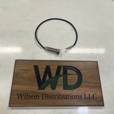 Cutler Hammer Eaton E57LAL18T111E Tubular Inductive Proximity Sensor E1 18mm - Image 1 of 3