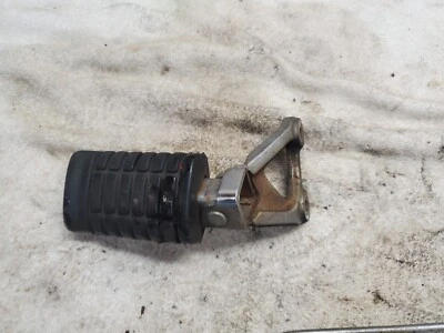 1983 Honda Magna VF 500 VF500 V30 apoio para os pés traseiro direito apoio para os pés - Imagem 1 de 3