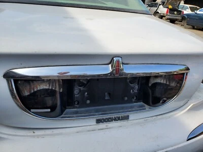 1998-99-00-01-2002 LINCOLN CONTINENTAL REAR LICENCE PLATE BRACKET BACK UP LIGHTS - Image 1 of 3