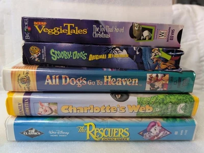 Lot 5 VHS Tapes - Veggie Tales Christmas-Scooby Doo-Charlotte's Web-All Dogs +  - Image 1 of 4