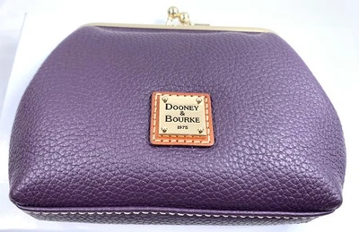 Cartera Dooney & Bourke Grano Guijarro Grande Enmarcada Ciruela Color Vino Foto 1 de 4