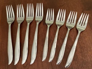 ONEIDA Community TWIN STAR Stainless 4 DINNER FORKS + 4 SALAD FORKS  MCM - Picture 1 of 3