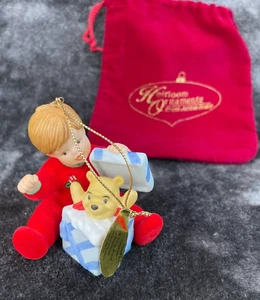 Ashton Drake Ornament A Very Pooh Christmas Poohs Surprise Felt Ceramic Felt Bag - Picture 1 of 5