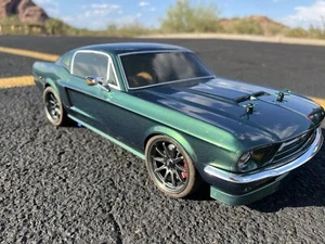 2014 Vaterra RC #VTR03017 1967 Ford Mustang V100S 1/10 AWD w/ DX2E 2.4GHz - Picture 1 of 24
