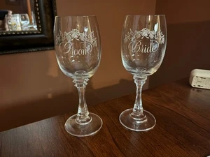 Vintage Bride and Groom Wedding Champagne/Wine Toasting Glasses 1988 - Picture 1 of 4
