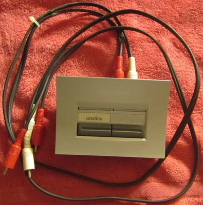 Radio Shack 15-1982 2-Way Audio/Video Selector with audio cords - Image 1 of 4