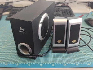 Logitech S200 30 watts 2.1 Black Speaker Subwoofer / Satellite System - Bild 1 von 5