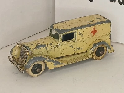 JUGUETE TOOTSIE DE COLECCIÓN AMBULANCIA GRAHAM DE PREGUERRA BLANCA CON NEUMÁTICOS CRUZADOS ROJOS AGRIETADOS Foto 1 de 4