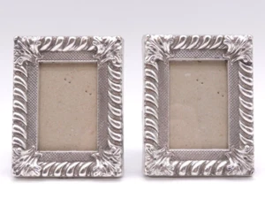 Lot de 2 anciens cadres décorés ton argent assortis photo Taïwan : 1,75 x 2,75" - Photo 1/19