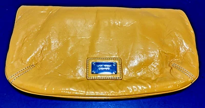 Bolsa de mão dobrável amarela mostarda Nine West ~ fechamento magnético - Imagem 1 de 4