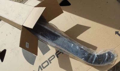 11-18 RAM 2500 3500 4500 5500 DEFLECTOR DE AIRE DELANTERO TINTADO BUG NUEVO MOPAR 82212765 Foto 1 de 2