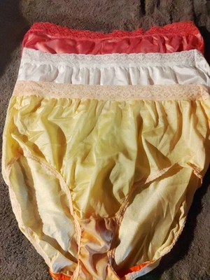 Lot Of 3 Size 10 vintage fruit of the loom 100% nylon panties W/ Wide Lace - Image 1 of 4