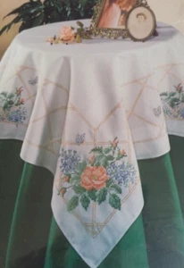1992 Bucilla Table Topper Rose Rankgitter gestempelt Stoff zum Sticken 63343 - Bild 1 von 3