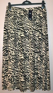 M&S STRETCHED WAIST PLEATED SKIRT SIZE 12  REG LENGTH - BNWT - Picture 1 of 5