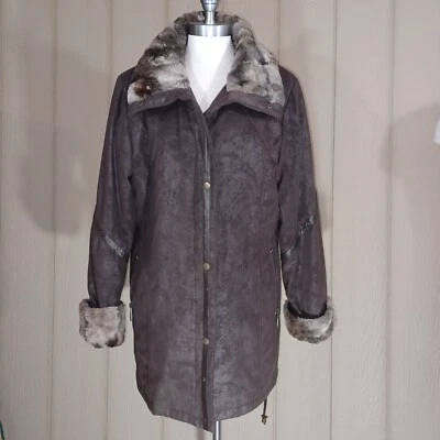 Abrigo Nuage para mujer grande marrón forro de piel sintética ribete cuello alto cálido moderno elegante Foto 1 de 4