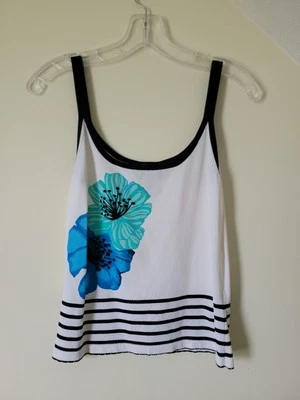 Bonita camiseta sin mangas tejida blanca y negra con flores azul aguamarina ¡Bonita! Rayas Foto 1 de 4