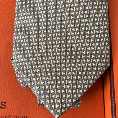 Corbata Hermes Seda Patrón Geométrico Gris Amarillo Diseñador Usada Foto 1 de 4