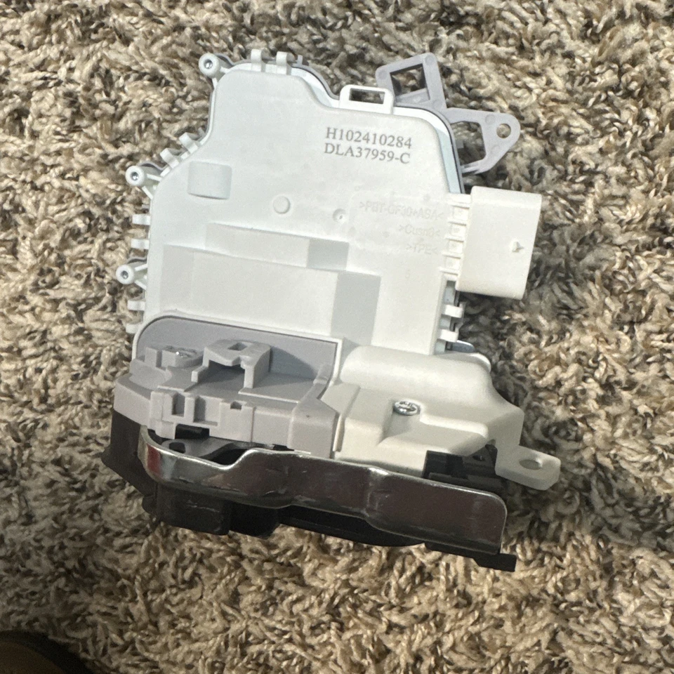 Atuador de trava de porta dianteira direita Audi A4 A5 A6 A7 A8 Q3 Q5 Q7 Q8 8J1837016  - Imagem 1 de 4