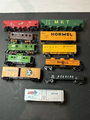 Lot of 11 HO-Scale Box Cars & Caboose for Parts/Repair/Refurbishment - Image 1 of 4