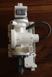 OEM WHIRLPOOL KOMBI WASCHTROCKNER WFC682CLW0 ABLAUFPUMPENBAUGRUPPE P# NW11319789 - Bild 1 von 5