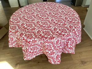 DII Red and White Floral Scroll Tablecloth Round 70" 100% Cotton Valentine - Picture 1 of 4