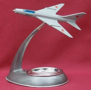 De colección CENICERO URSS Supersónico Jet Fighter Modelo Big Metal Avión Soviético - Imagen 1 de 10
