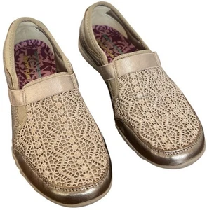 Skechers Breathe Easy Clean Sweep Metallic Champagne Slip on Shoes 22536 Size 7 - Picture 1 of 10
