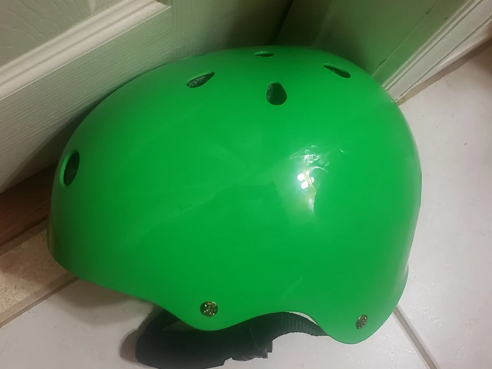 Casco de Patín/Bicicleta Triple Eight Brillante Multi-Impacto - Color Verde Foto 1 de 4