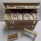 Vintage Puppenhaus Miniatur Holz Werkbank mit 11 Werkzeugen & Werkzeugkasten & Sägebock