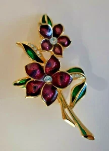 Vintage Blumen Spray Brosche lila grün Emaille mit klaren Strassstielen Blätter - Bild 1 von 6
