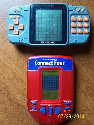 Dos juegos manuales a pilas: SUDOKU y CONNECT 4, con pilas Foto 1 de 2