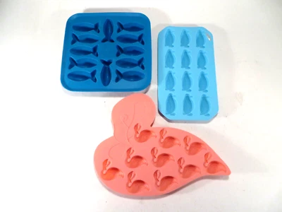 Silicone Ice Trays Lot of 3 Animal Molds Fish Peguin Flamingo Ice Cube Trays - Image 1 of 4
